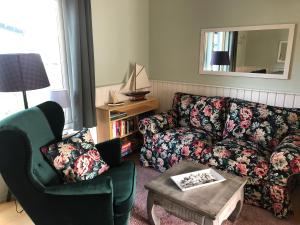 Posezení v ubytování Ferienhaus mit Sauna a & b