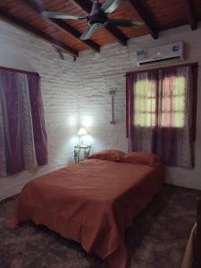 a bedroom with a bed and a ceiling fan at Casa de Alquiler in Corrientes
