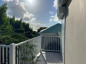 Galeriebild der Unterkunft Studio Jasmin à 2 mn de la plage de Friar's Bay in Friar's Bay + 22 Fotos