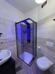 Koupelna v ubytování Giraluna + 37 fotografií