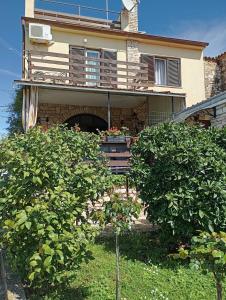 Κήπος έξω από το Studio Liznjan 11152a