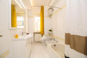 a bathroom with a toilet and a sink and a tub at [Sea View] Appartamento Panoramico Wifi A/C in Porto San Giorgio