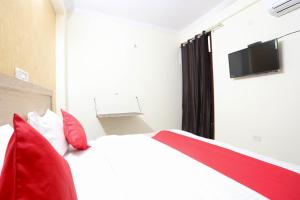 Postel nebo postele na pokoji v ubytování Hotel O A P Residency