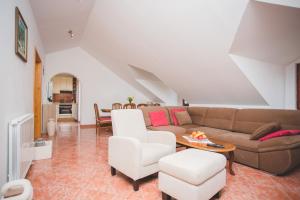 Posedenie v ubytovaní Apartments and rooms with a swimming pool Pucisca, Brac - 5637