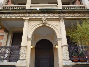 an entrance to a house with an ornate door at Business Flat Bahnhofstraße in Wiesbaden