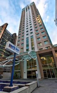 a tall building with a sign in front of it at Maximus Luxury in Berrini - Flat at the Radisson Hotel in São Paulo