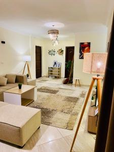 Lobby eller resepsjon på A room in a shared apartment in New Cairo, Al-Rehab