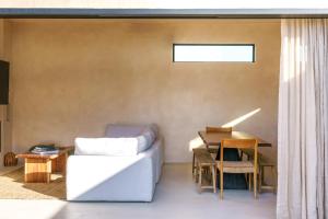 Fotografie z fotogalerie ubytování Sol e Cielo Casa Una rare luxury oasis and pool v destinaci Yucca Valley + 35 fotografií