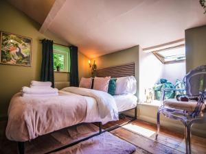 a bedroom with two beds and a window at Snowdrop Cottage in Bulmer