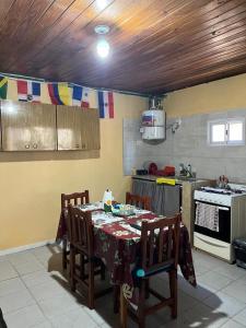 a kitchen with a table with chairs and a stove at Magnolia Departamento/Apartment in Barrio Esteban Echeverría