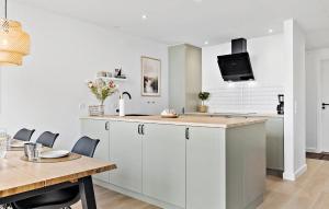 Η κουζίνα ή μικρή κουζίνα στο Stunning Home In Hadsund With Wifi