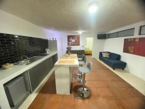 a kitchen with a sink and a living room at Depa Santa María in Malinalco