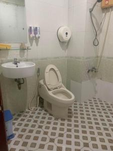 Koupelna v ubytování Khách Sạn Ánh Nguyệt 1
