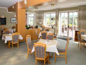 a dining room with tables and chairs and a restaurant at Hotel Pommernland in Anklam