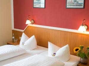 Säng eller sängar i ett rum på Hotel Pommernland