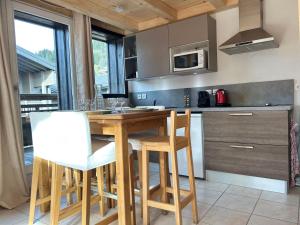 Appartement Les Gets, 2 pièces, 7 personnes - FR-1-623-126 tesisinde mutfak veya mini mutfak