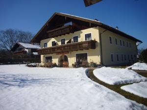 Ferienwohnungen im Alpengästehaus Marzoll - Bad Reichenhall v zime
