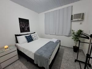 Кровать или кровати в номере Lindo 3qts Vaga Garagem 5 min Praia do Recreio