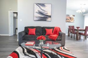 Et opholdsområde på Cozy home, 10 minutes away from downtown