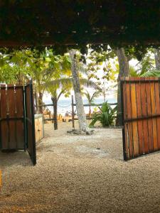 an open gate at a beach with the ocean in the background at Frente la playa Isis in Sámara