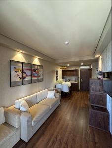 Cozy apartment with a great view tesisinde bir oturma alanı