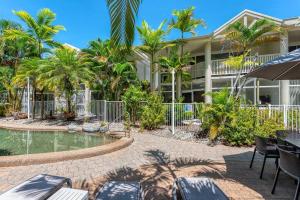 Hồ bơi trong/gần Tropical Nites Executive Townhouse