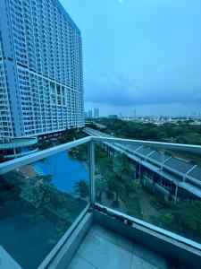 a view from the balcony of a building at Apartemen Puri Mansion Cozy, Lokasi Strategis in Jakarta