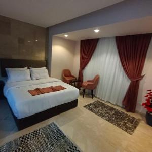 Ein Bett oder Betten in einem Zimmer der Unterkunft Aziz Egypt Pyramids View