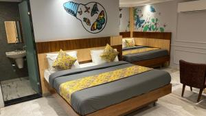 Ένα ή περισσότερα κρεβάτια σε δωμάτιο στο The Yes Please - walk from New Delhi train station