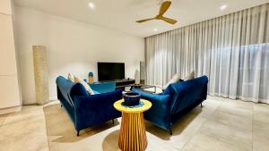 TV a/nebo společenská místnost v ubytování Appartement de luxe piscine et vue mer