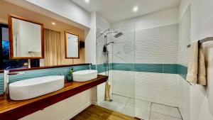 Koupelna v ubytování Appartement de luxe piscine et vue mer