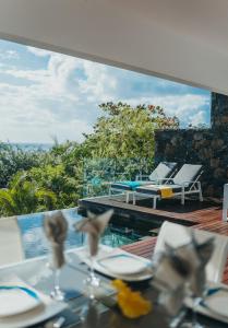 Bazén v ubytování Appartement de luxe piscine et vue mer nebo v jeho okolí
