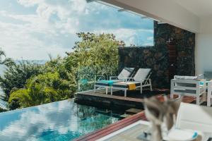 Bazén v ubytování Appartement de luxe piscine et vue mer nebo v jeho okolí