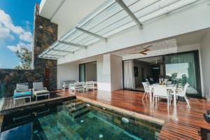 Bazén v ubytování Appartement de luxe piscine et vue mer nebo v jeho okolí