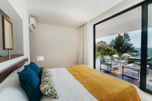 Postel nebo postele na pokoji v ubytování Appartement de luxe piscine et vue mer