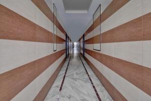 an empty hallway with a long aisle in a building at Capital O Jayam Residency in Chennai