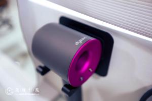 un deodorante per ambienti da vicino su un davanzale di Wondertime Taipei Station - Kaifeng Ladies Hostel a Taipei