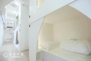 Letto o letti in una camera di Wondertime Taipei Station - Kaifeng Ladies Hostel