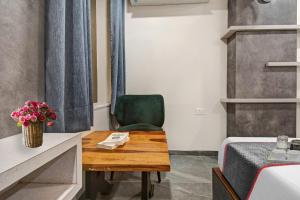 Townhouse OAK Hotel Rudra tesisinde bir oturma alanı