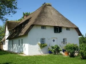 Κήπος έξω από το Poppenbüll thatched house