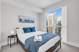 Cama o camas de una habitación en Executive Downtown Condo. MTCC, CN Tower