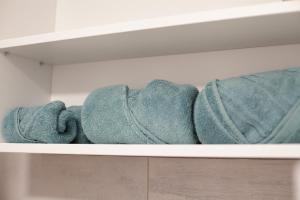 a row of towels sitting on a shelf at Cozy Studio Apartment in Arad City Center in Arad