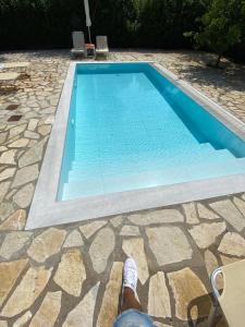 Bazén v ubytování Voula Villa Agios Ioannis 2 nebo v jeho okolí