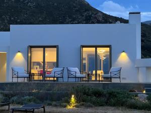 Posedenie v ubytovaní Villa Serene Milos