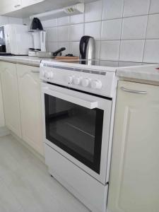 a white stove top oven in a kitchen at Einonhovi in Ylivieska +10 photos