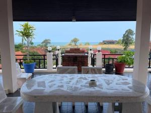 Balkoni atau teres di Candy's Beach Walk