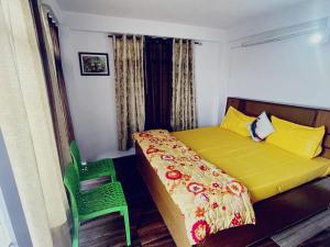 Voodi või voodid majutusasutuse The Himalaya Retreat Resort, Experience Nature in the Lap of Himalayas toas