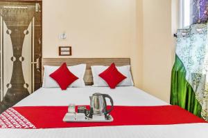 Flagship Hotel Green Palace tesisinde bir odada yatak veya yataklar
