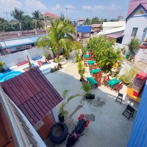 Villa Tropica في كامبوت: اطلالة علوية على منتجع مع مسبح
