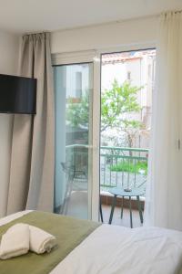 En eller flere senge i et værelse på Olive Boutique Hotel